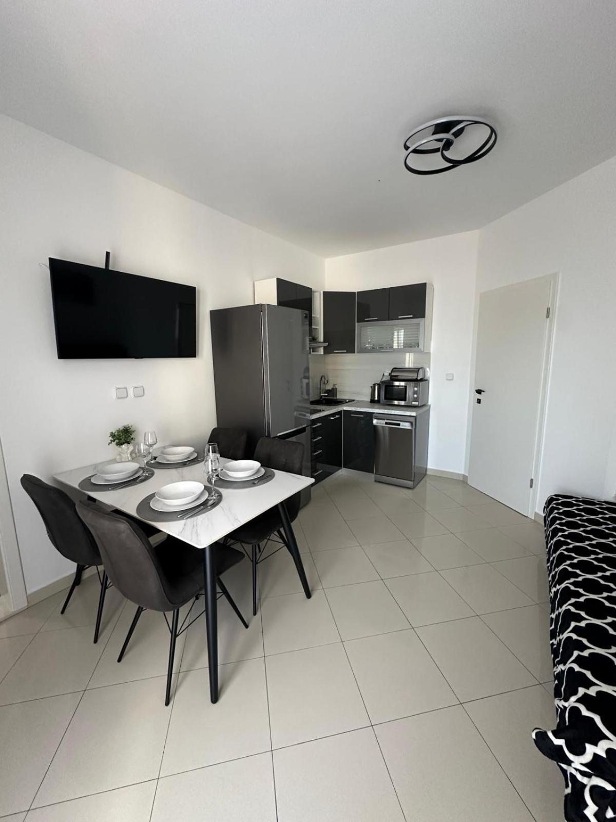 Apartments Villa Sunce Дуги-Рат Экстерьер фото